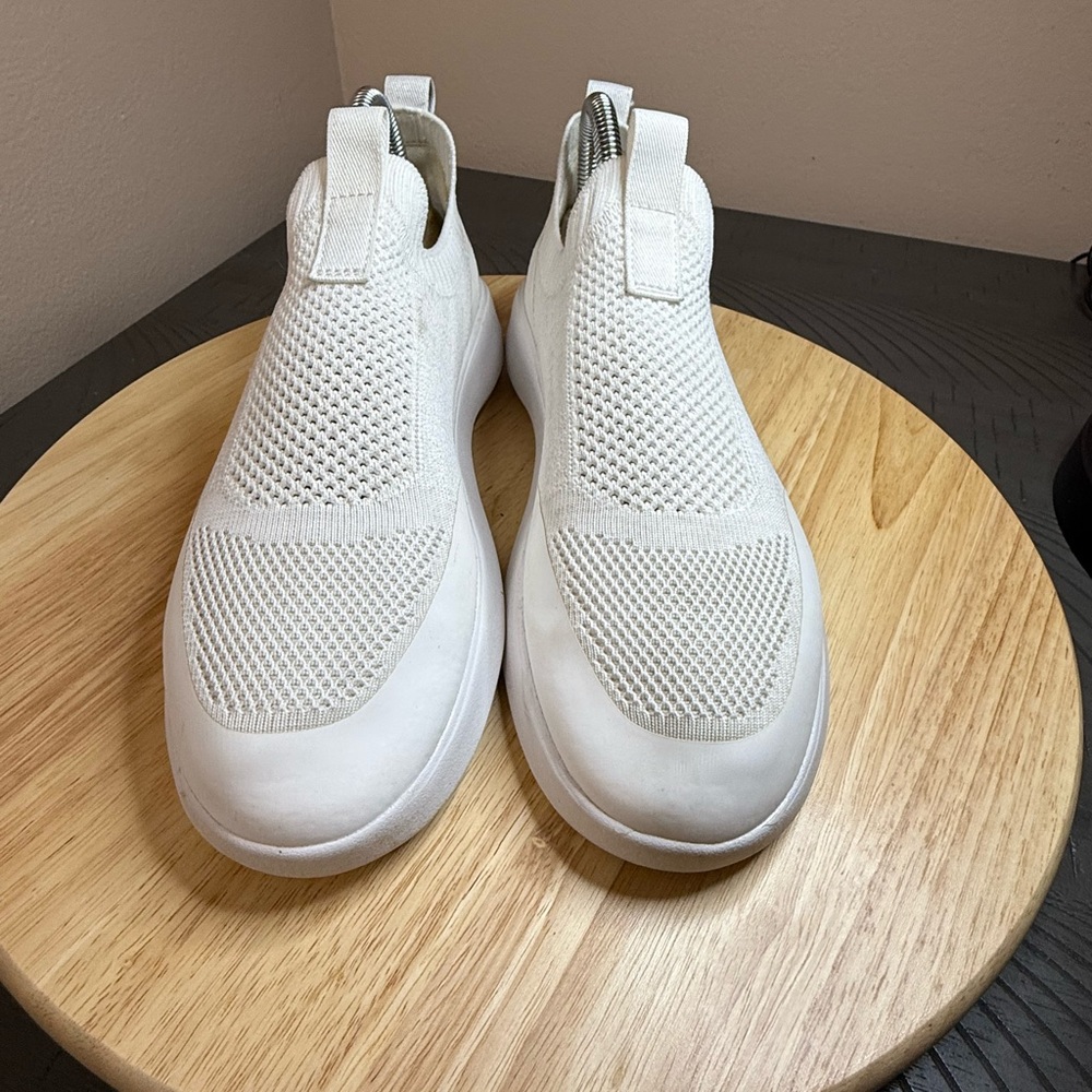 Koolaburra by UGG Women's Yosha Sneaker - Picture 3 of 13